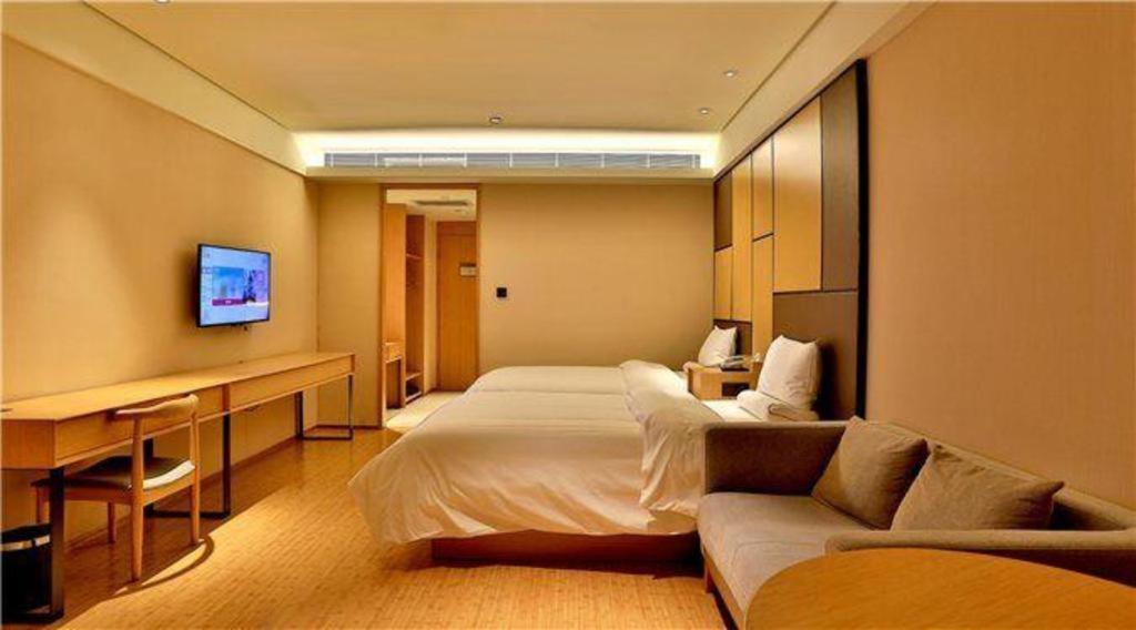 Hotel Ji Hongqiao Aegean Sea 4*