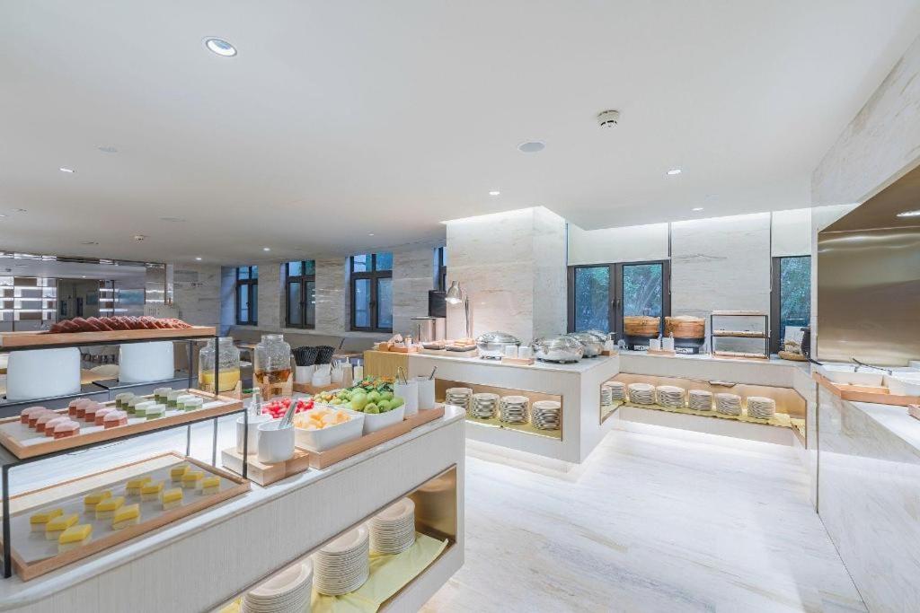 Hotel Ji Hongqiao Aegean Sea 4*